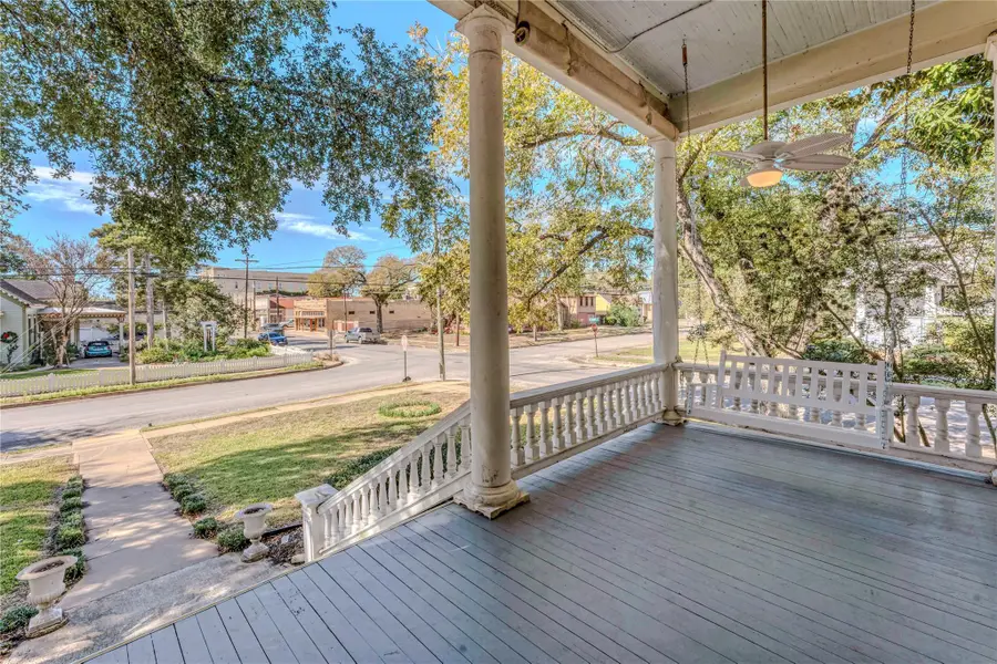 524 Saint Peter St, Gonzales, TX 78629 - Image #2