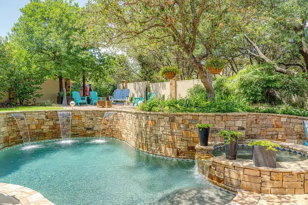 3 Applegreen Ct, The Hills, TX 78738