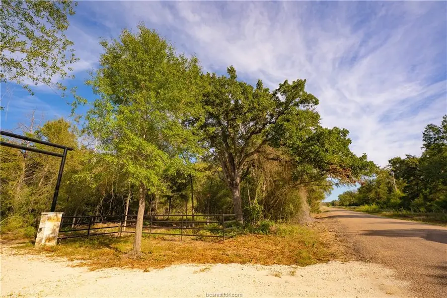 12504 Red Hill Rd, Hearne, TX 77859 - #2