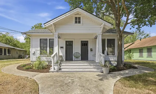 919 W Prairie Lea St, Lockhart, TX 78644
