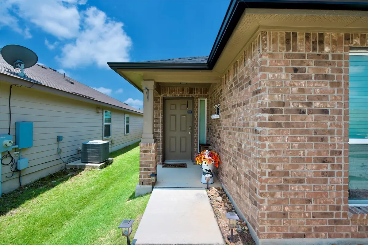 1041 Dumfries Dr, Seguin, TX 78155 - #1