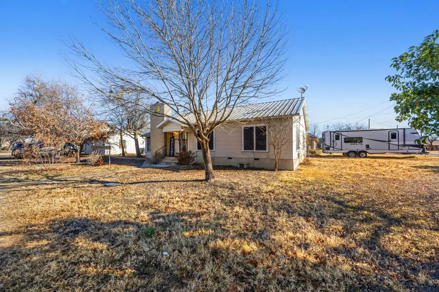 200 College Ave, Florence, TX 76527 - #3