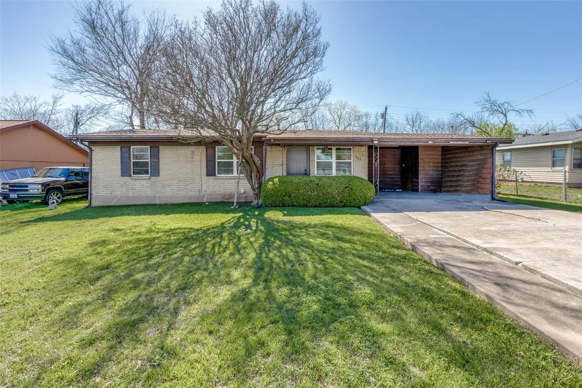 707 Debus Dr, Taylor, TX 76574 - #1