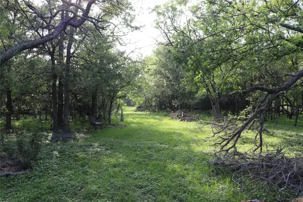 320 Hillcrest Ln, Dale, TX 78616