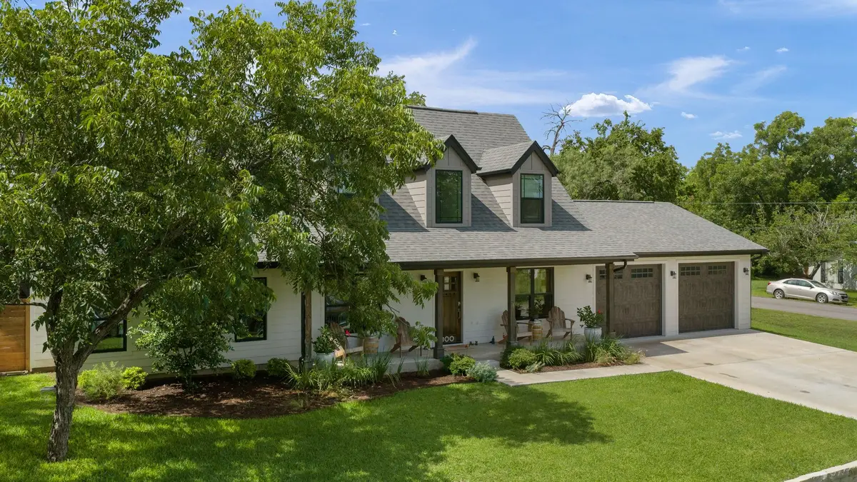 300 E Bluebonnet Ln, Johnson City, TX 78636 - #1
