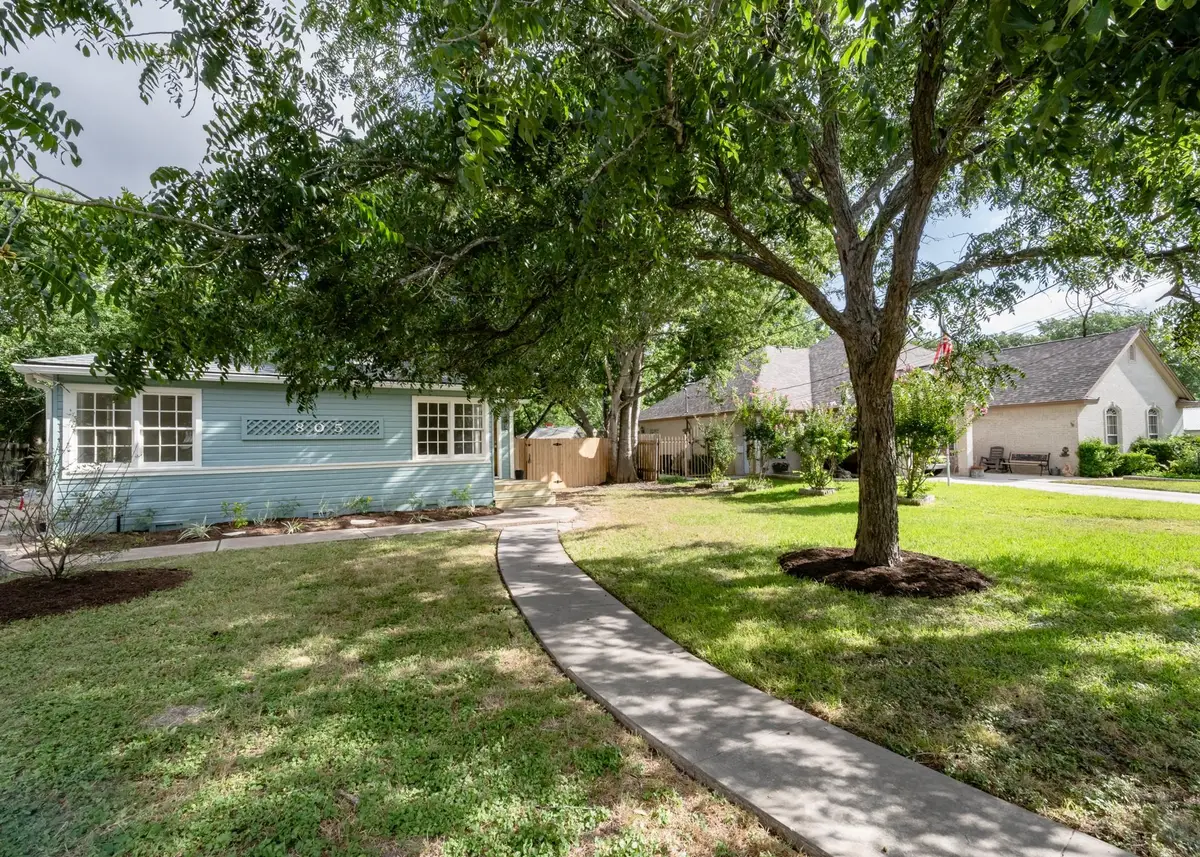 805 Maple St, Lockhart, TX 78644 - #1