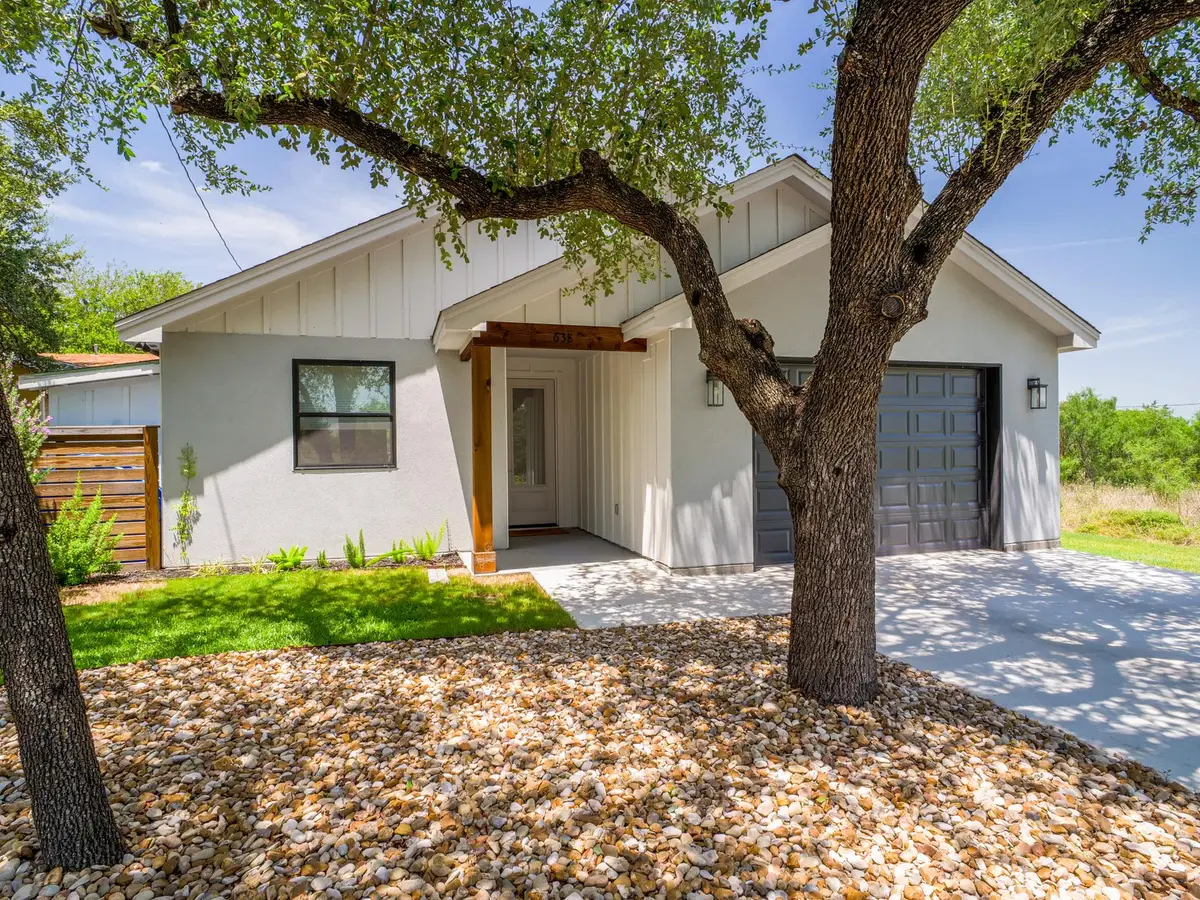 638 Oak Ln, Cottonwood Shores, TX 78657 - #1