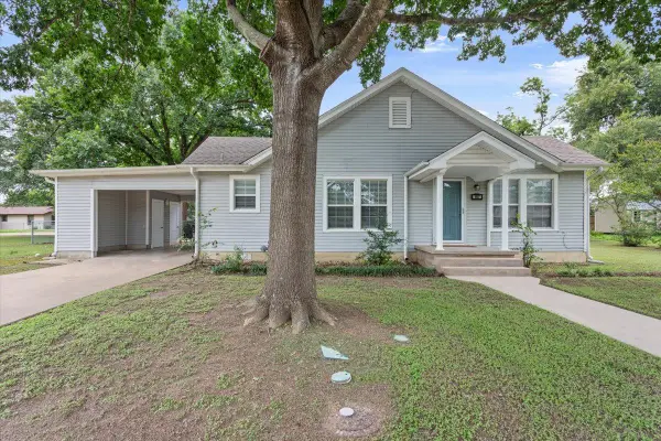 1607 N Harding Ave, Cameron, TX 76520