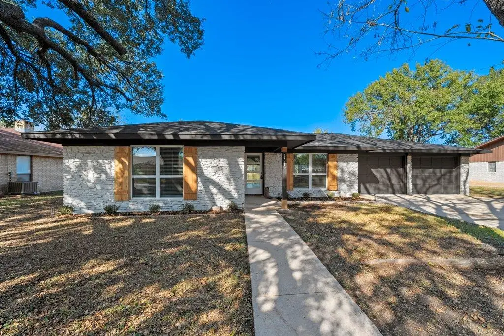 1313 Redbud Trl, Lockhart, TX 78644 - Image #1