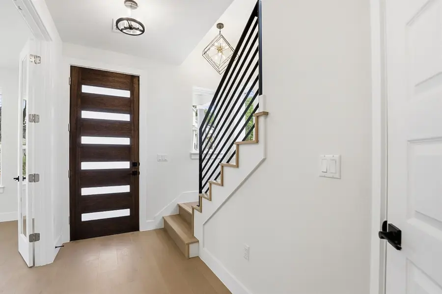 2301 E 10th St, Austin, TX 78702 - #3