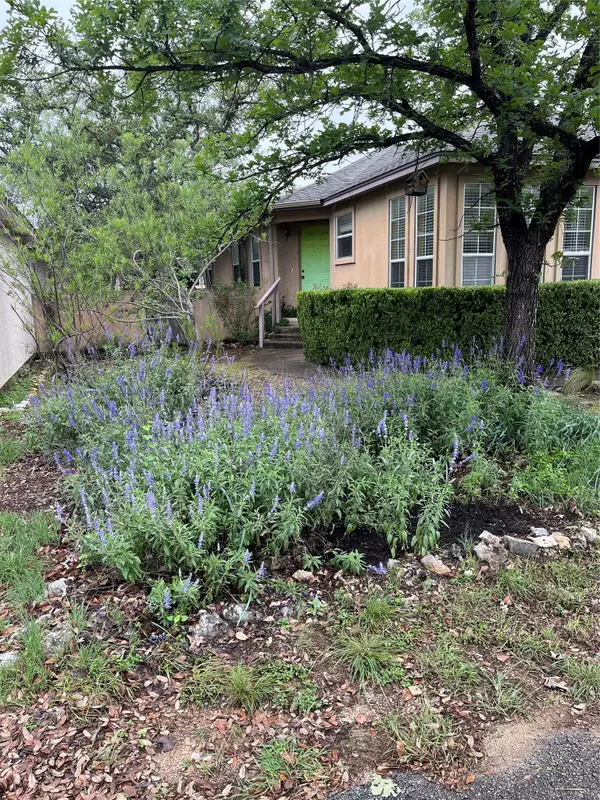 16 E Villa Meadow St, Wimberley, TX 78676