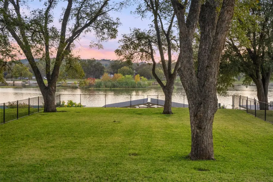 327 Meadowlakes Dr, Meadowlakes, TX 78654 - Image #3