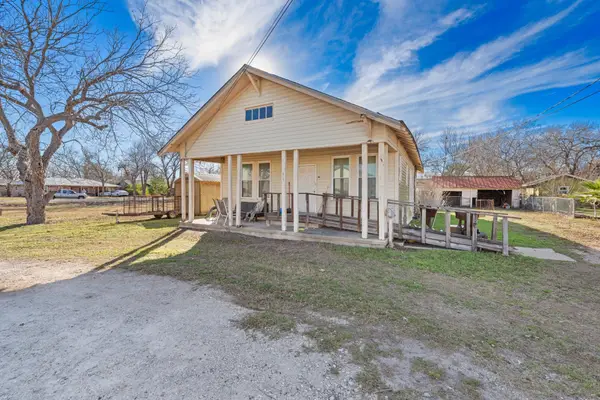 917 Trinity St, Lockhart, TX 78644