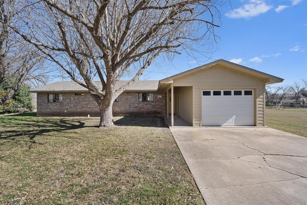 914 Victoria St, Taylor, TX 76574 - #1