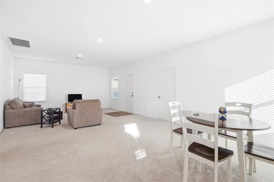 724 Rancho Del Cielo Loop, Jarrell, TX 76537 - Image #2