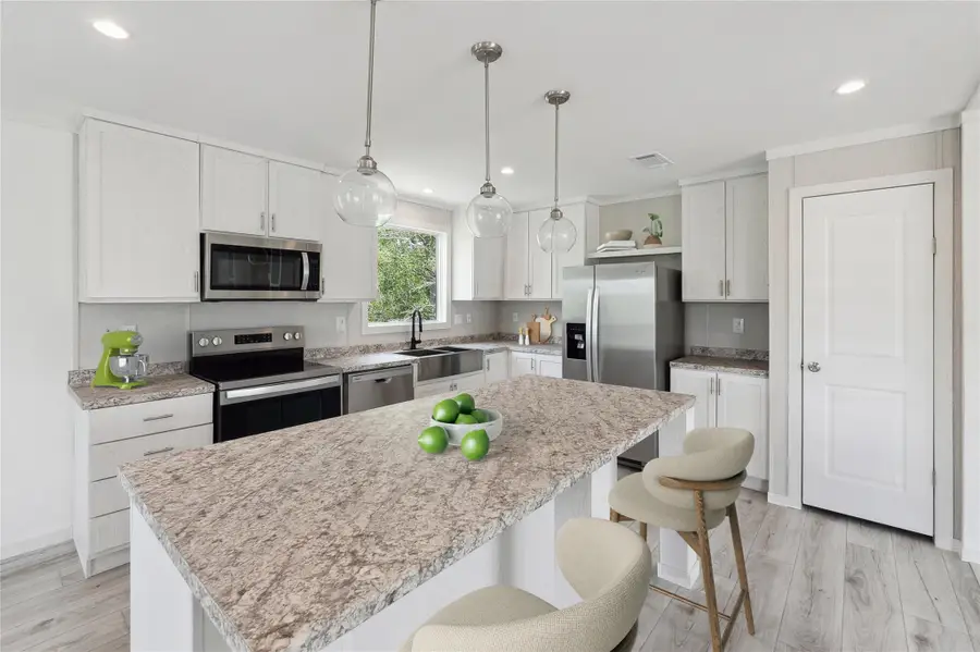 855 Roosevelt Rd, Luling, TX 78648 - Image #2