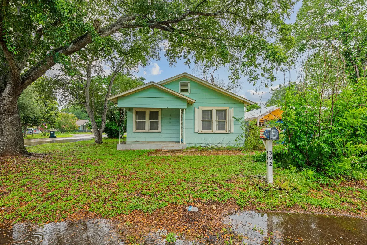 322 Blanco St, Luling, TX 78648 - #1