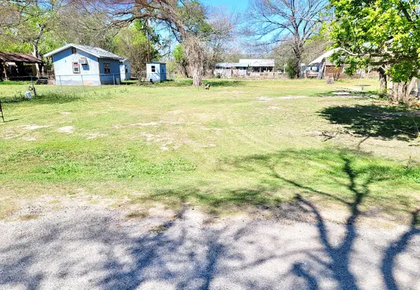 302 A Lee St, Smithville, TX 78659