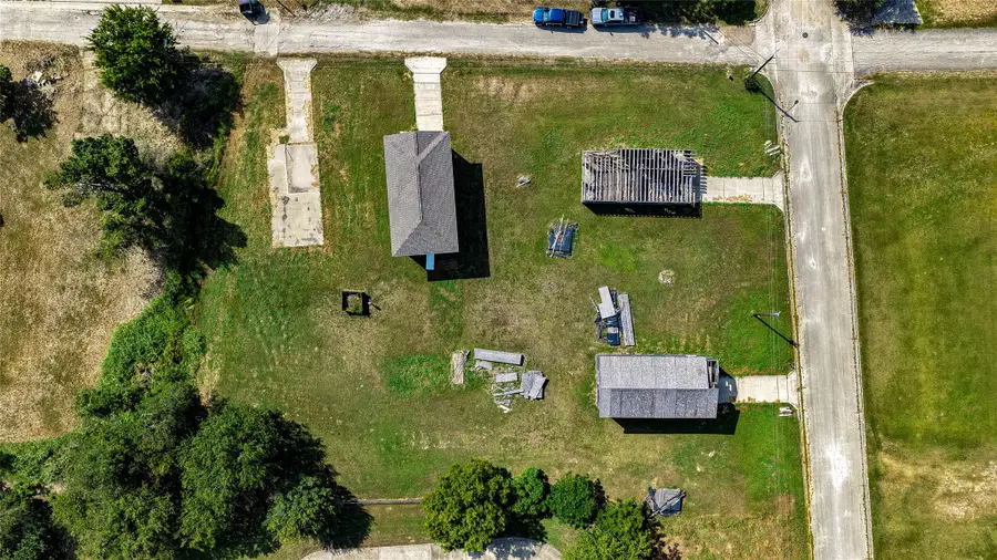 213 E 4th St, Rockdale, TX 76567 - #3