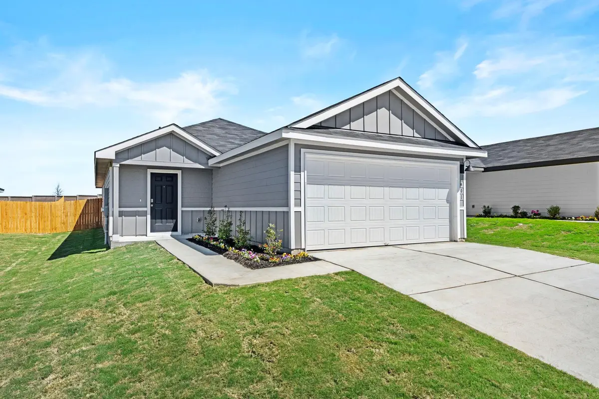 401 Wild Goose Dr, Luling, TX 78648 - #1