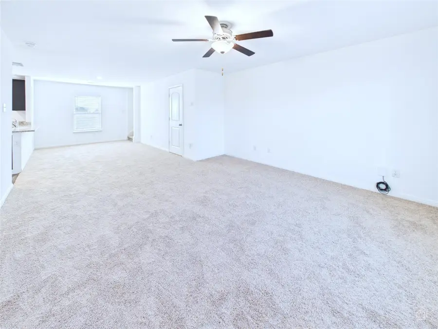 525 Riverdale Dr, Jarrell, TX 76537 - #3