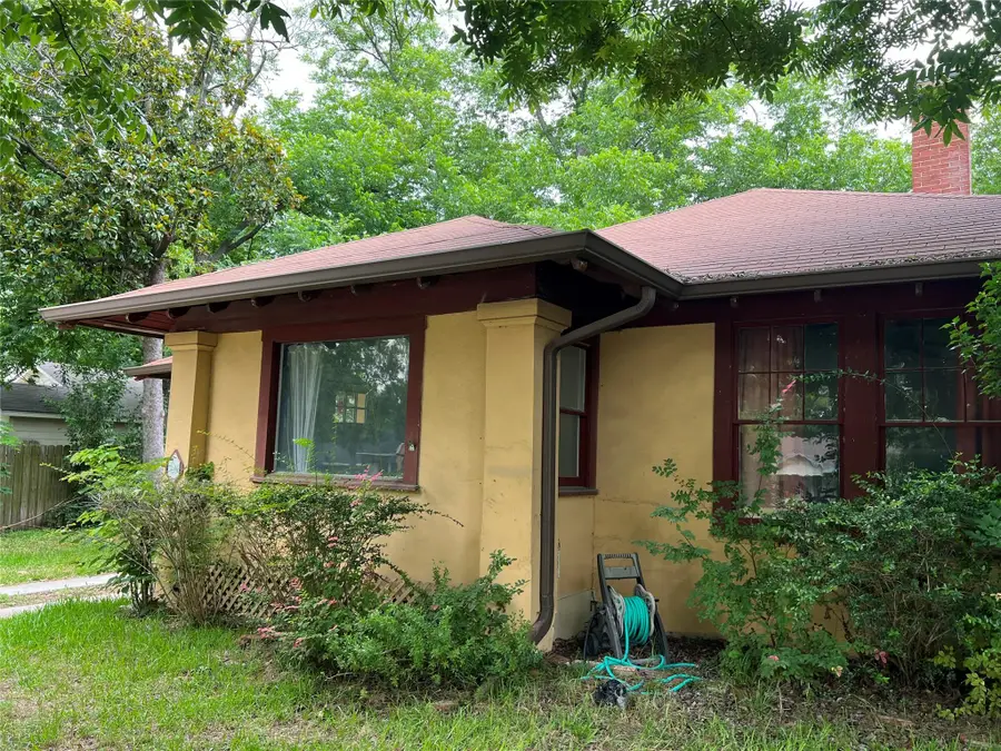 1016 N 3rd St, Temple, TX 76501 - #2