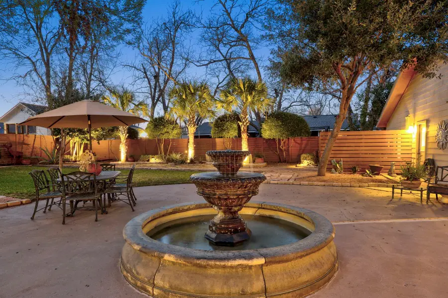 1405 E 18th St, Georgetown, TX 78626 - #2