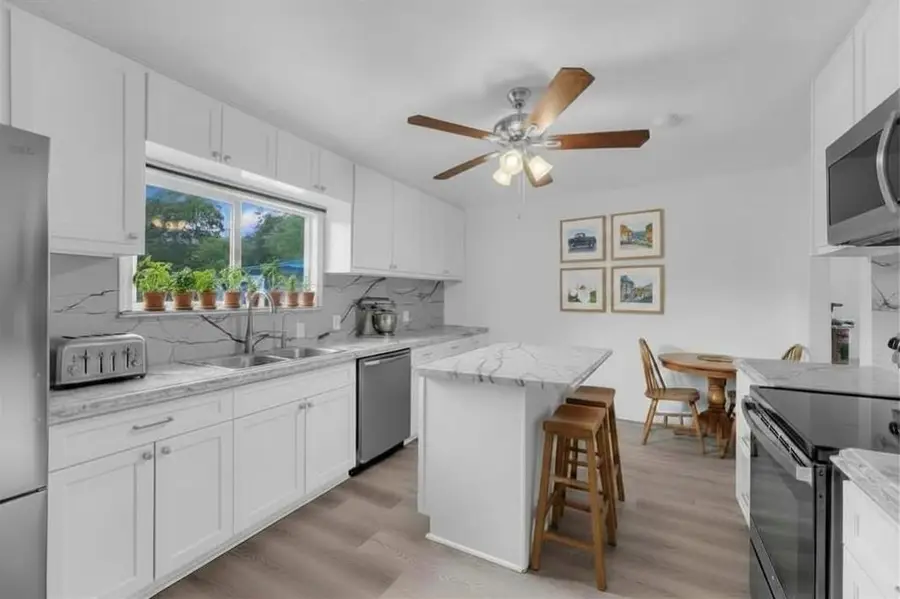 1002 S Pierce St, Burnet, TX 78611 - #3