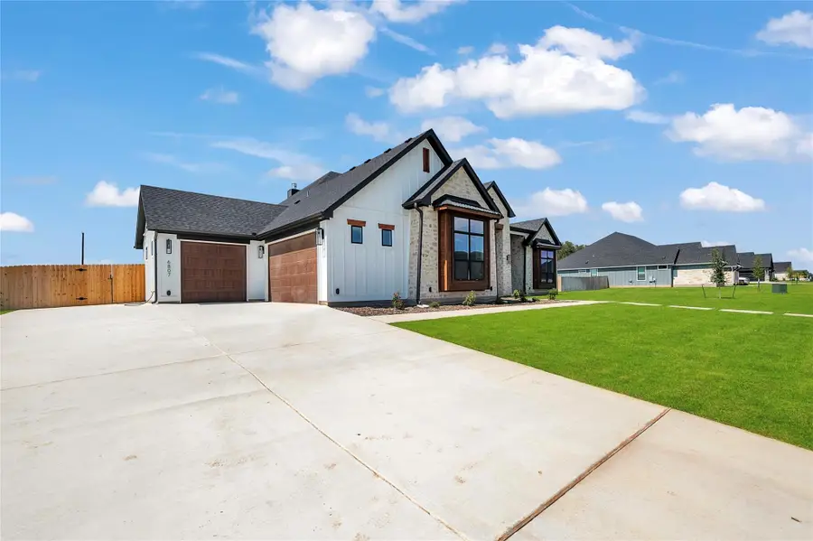 6807 Lacey Oak Rd, Salado, TX 76571 - Image #2