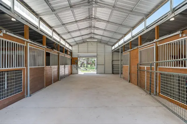 131 N Showhorse Dr, Liberty Hill, TX 78642