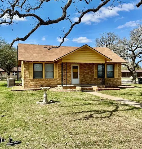 589 N Chambers St, Giddings, TX 78942