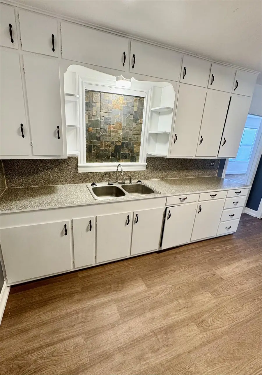 589 N Chambers St, Giddings, TX 78942 - #3