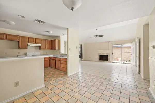 607 Saunders Dr, Round Rock, TX 78664