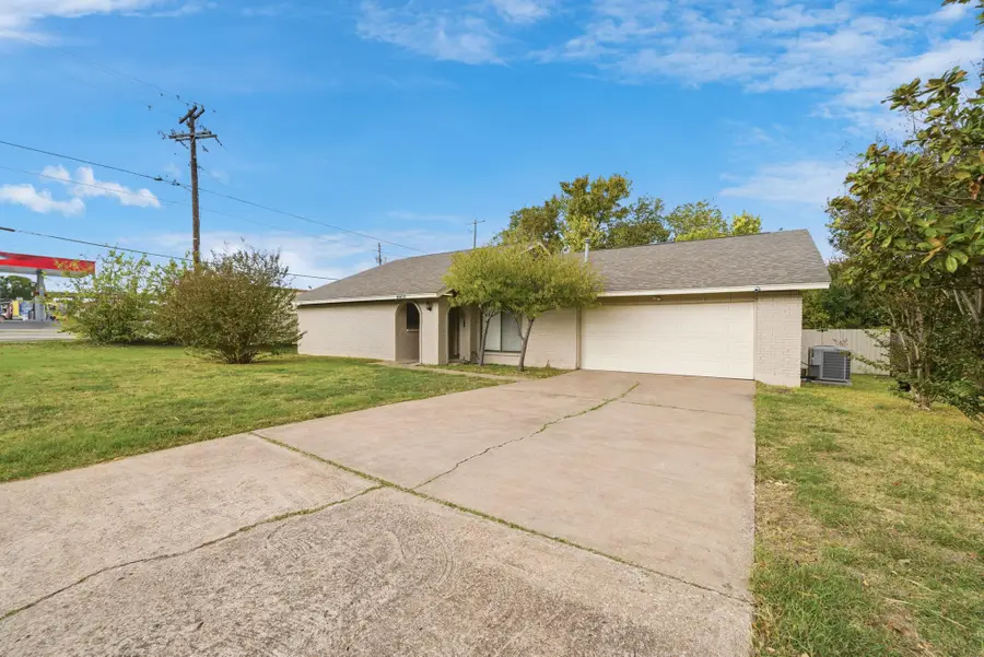 8900 Briardale Dr, Austin, TX 78758 - Image #2