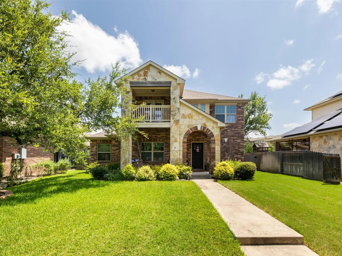 201 Sycamore St, Georgetown, TX 78633 - #1