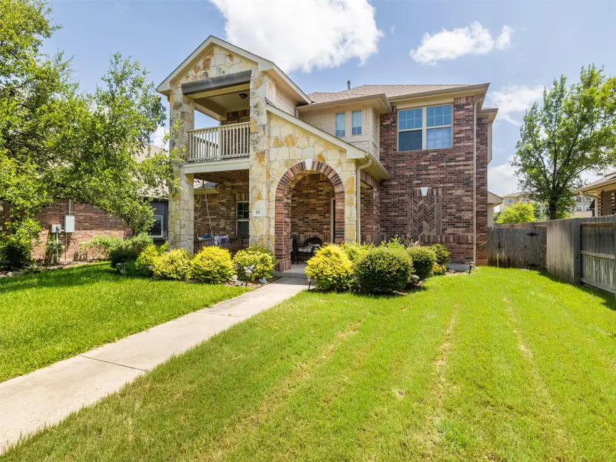 201 Sycamore St, Georgetown, TX 78633 - #2