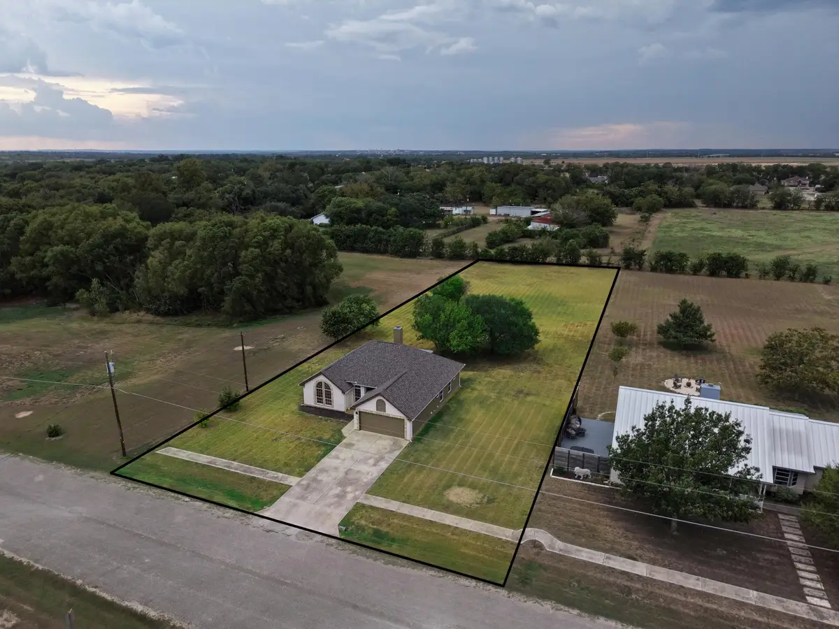 84 Thomas Dr, Martindale, TX 78655 - #1
