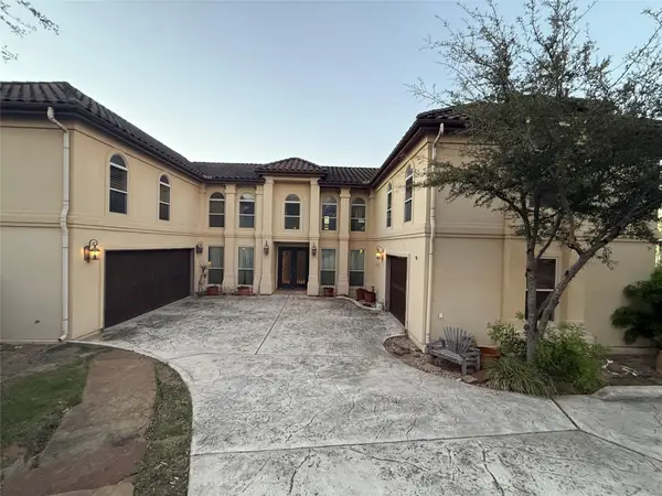 8 Monarch Oaks Ln, The Hills, TX 78738