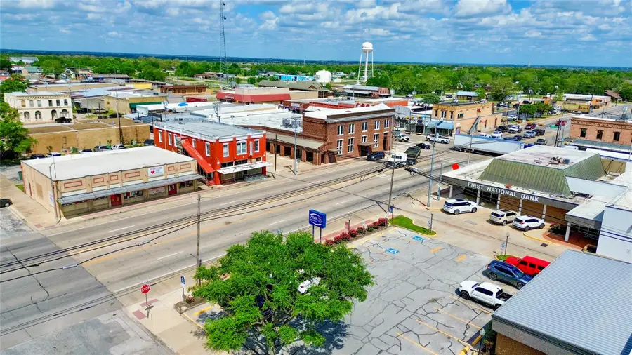 161 S. Main St, Giddings, TX 78942 - #2