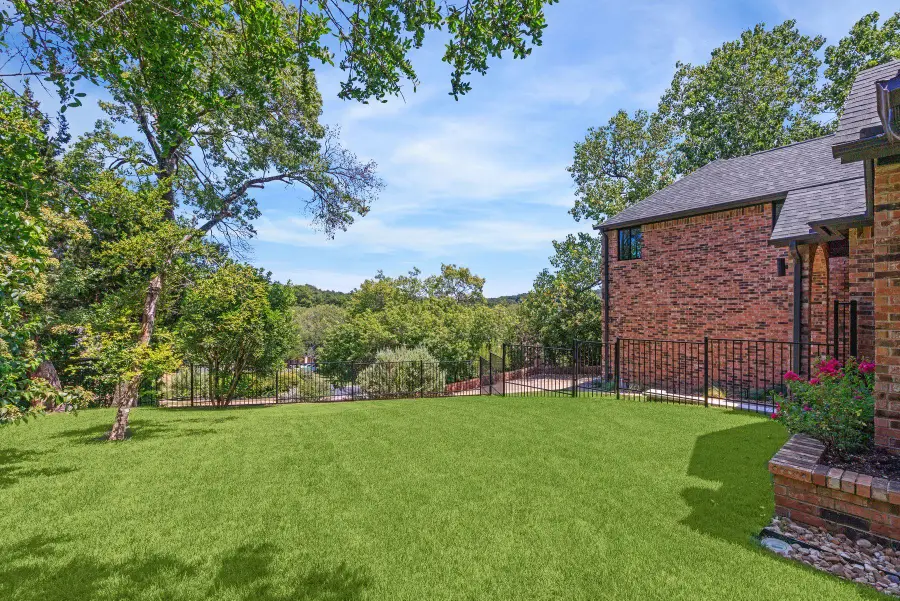3911 Dry Creek Dr, Austin, TX 78731 - #3
