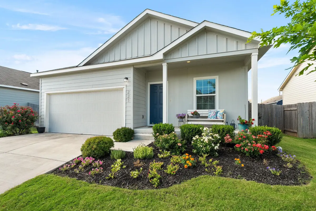 221 Gabriels Bluff Dr, Georgetown, TX 78626 - #1