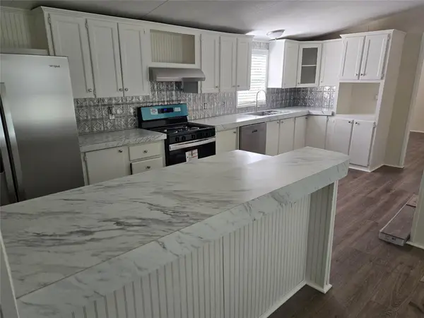 2807 Lone Tree Rd, Victoria, TX 77901