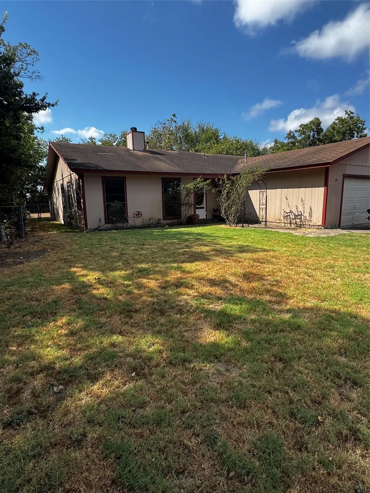 500 Hosack St, Taylor, TX 76574 - #1