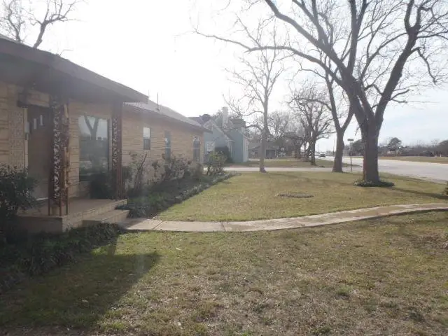 901 E Central Ave, Nixon, TX 78140 - #3