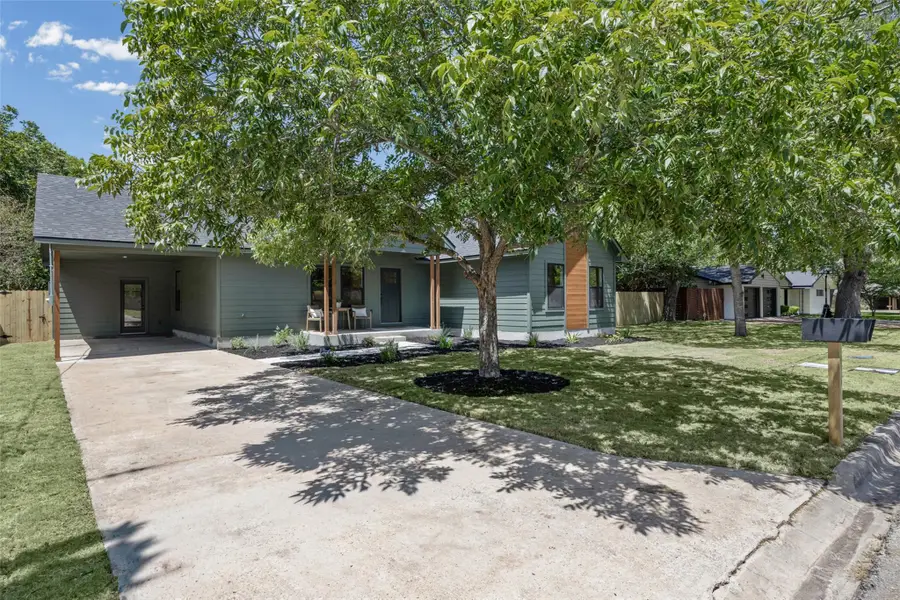 705 Campbell St, Lockhart, TX 78644 - #2