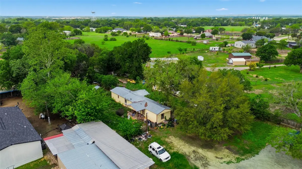 2 Skylark Dr, Martindale, TX 78655 - #1