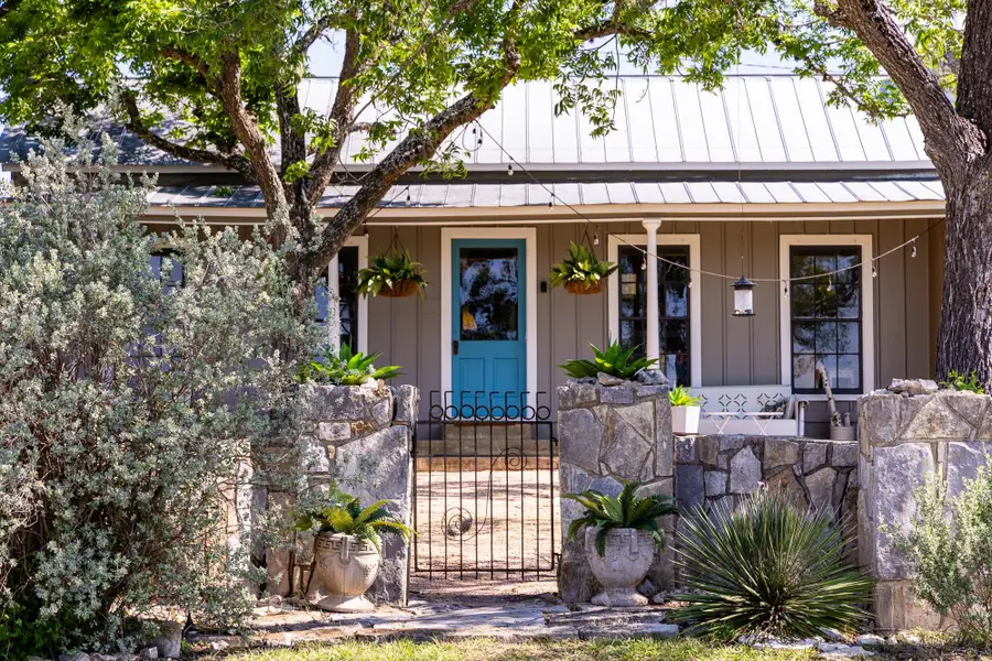 684 Stoneleigh Rd, Center Point, TX 78010 - #2