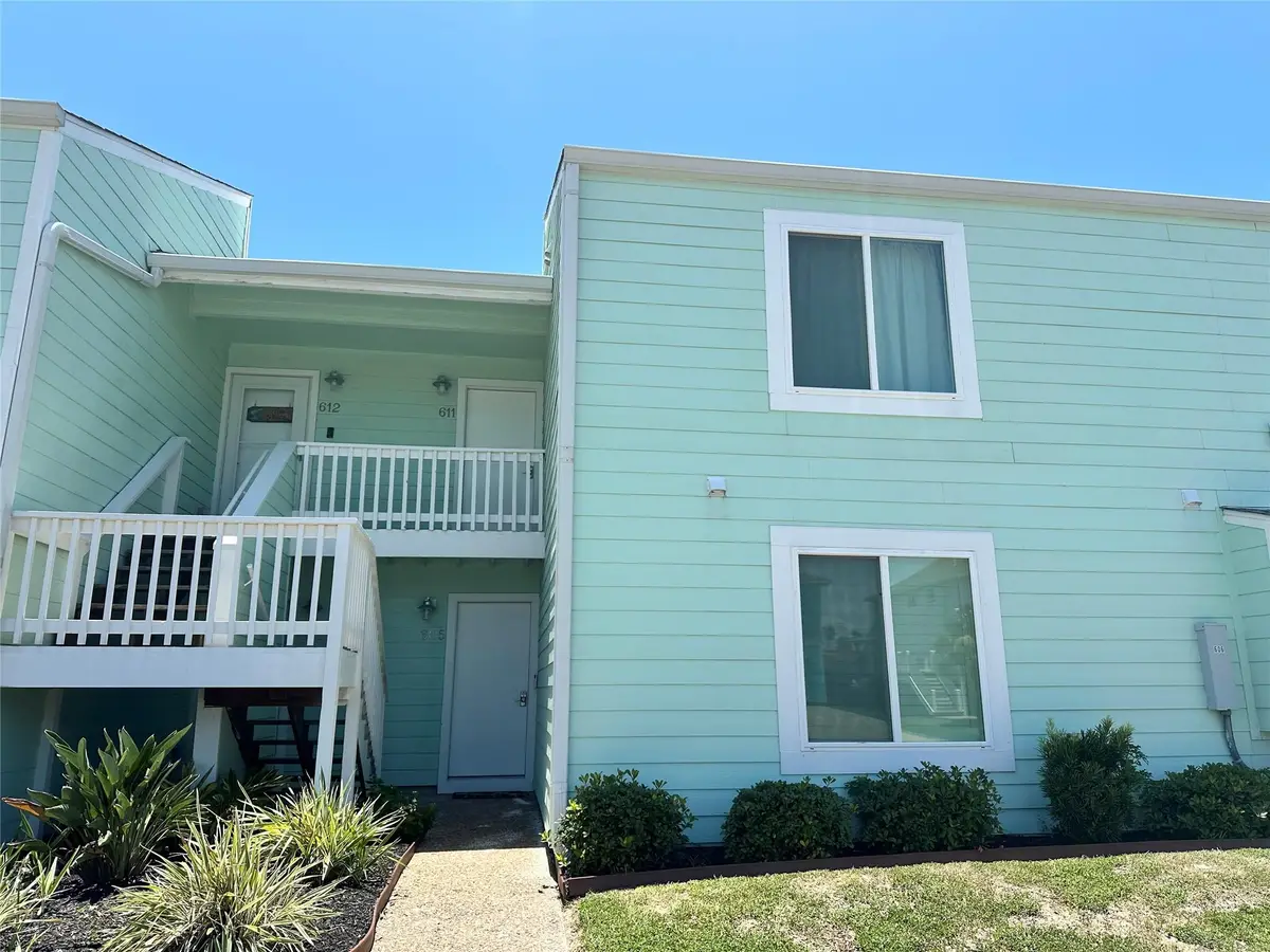 611 Lauderdale Dr, Rockport, TX 78382 - #1