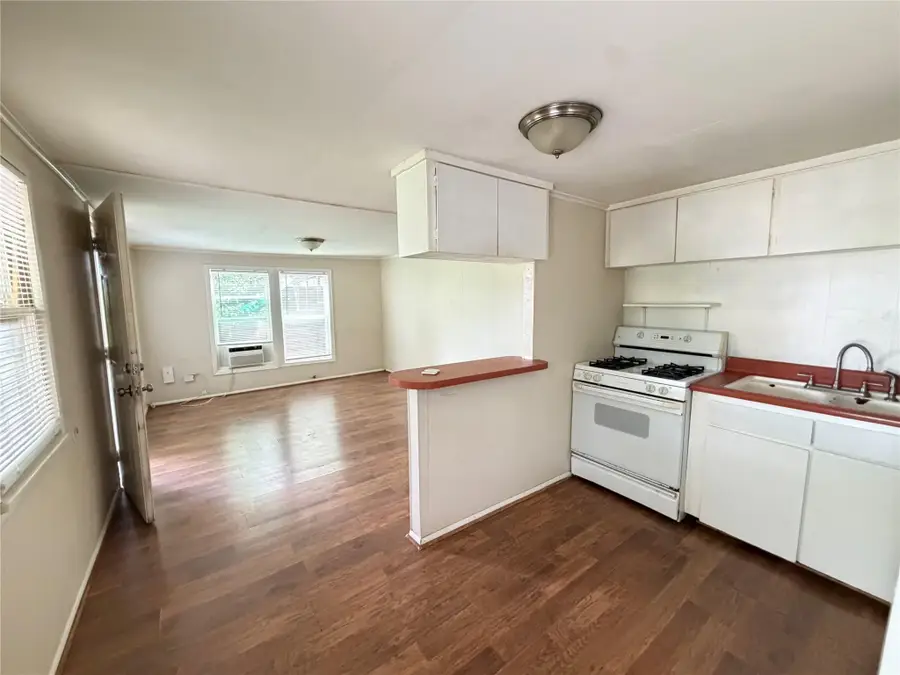 613 Peacock Ln, Austin, TX 78704 - #3