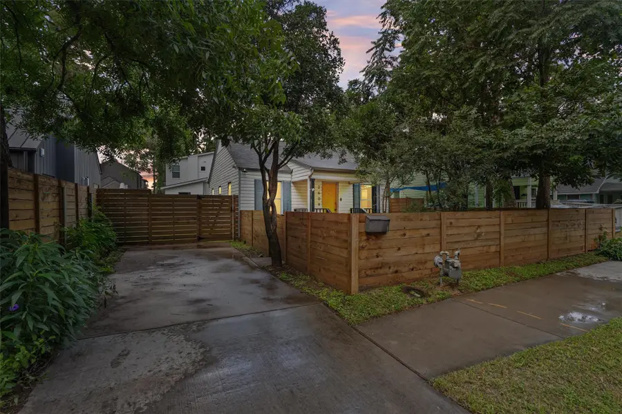 2609 Willow St #1, Austin, TX 78702 - #3